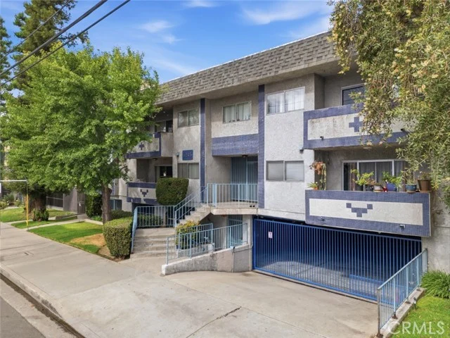 6245 Woodman Avenue #209 photo 2