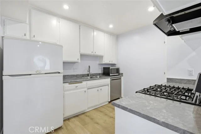 6245 Woodman Avenue #209 photo 4