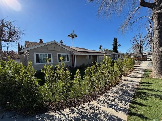 13600 Sylvan Street photo 2