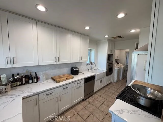 13600 Sylvan Street photo 3