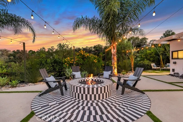 21520 Arcos, Woodland Hills