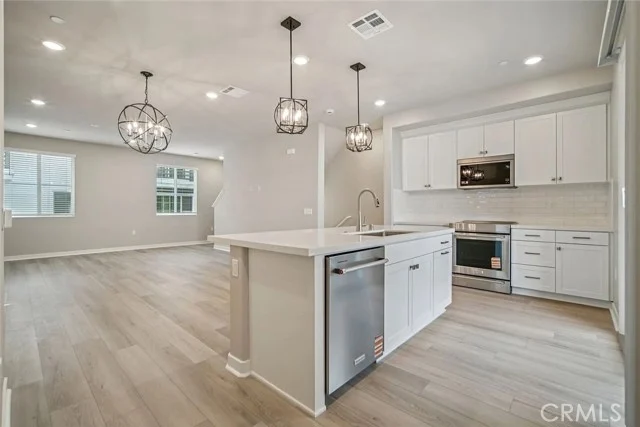 1482 Skyline Lane photo 4