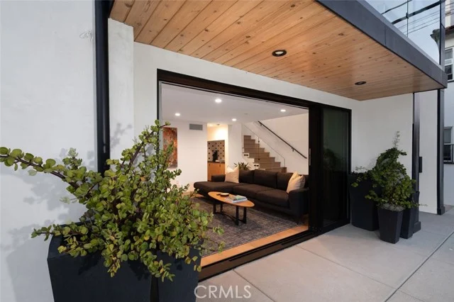 171 Savona Walk photo 3