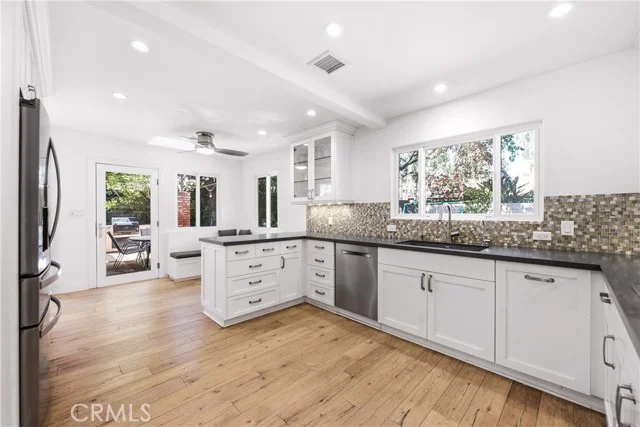 2284 Silver Spring photo 4