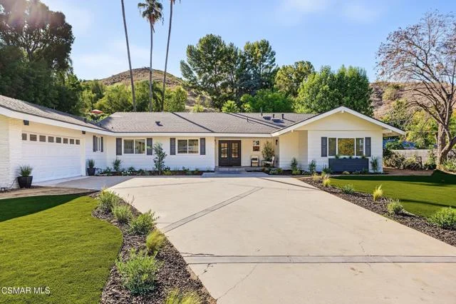 5215 Del Moreno Drive photo 2
