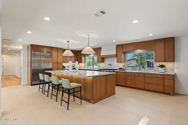 5215 Del Moreno Drive photo 4