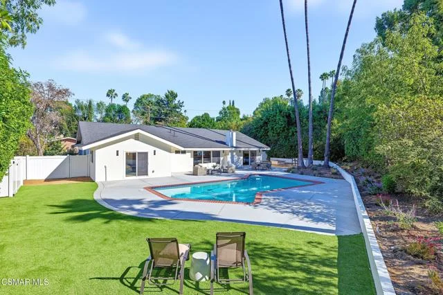 5215 Del Moreno Drive photo 5
