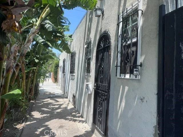 9223 S San Pedro, Los Angeles