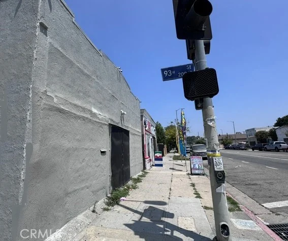 9223 S San Pedro photo 2