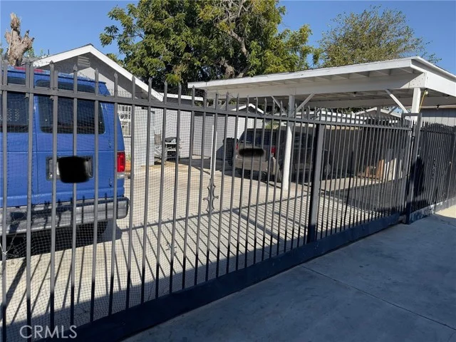 9536 Compton photo 2