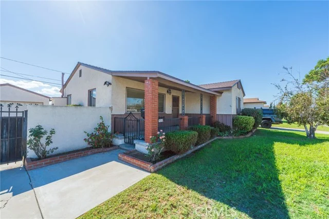 350 E Realty Street photo 2