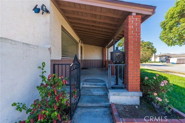 350 E Realty Street photo 4