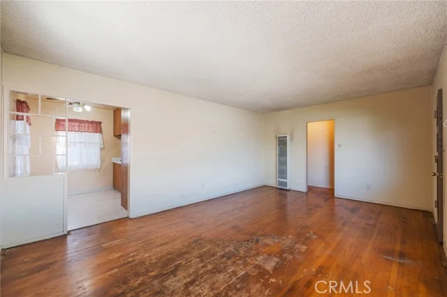 350 E Realty Street photo 5