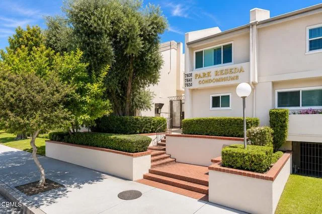 7651 Reseda Boulevard #28-W, Los Angeles