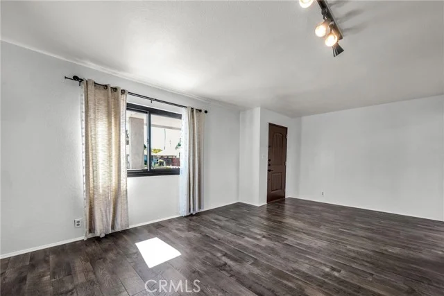 1559 W 223rd photo 4
