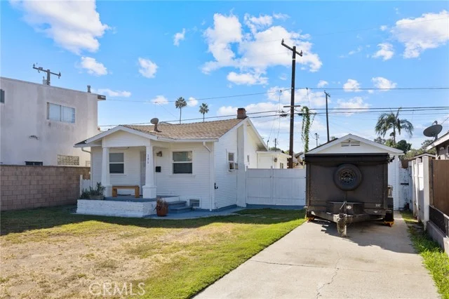 196 E Del Amo Boulevard photo 3