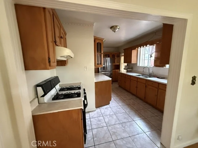 959 S Hillview Avenue photo 3