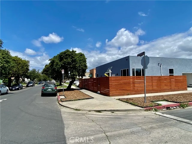 1939 W 36th Place photo 3