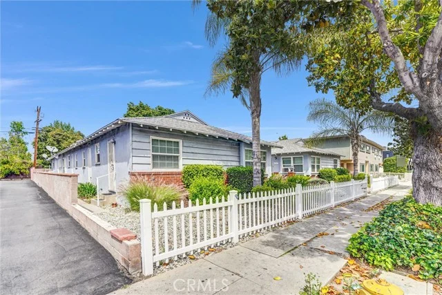 14821 Burbank photo 3