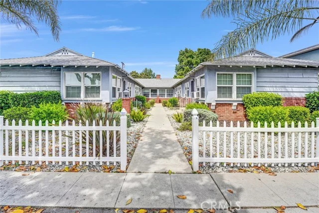 14821 Burbank photo 4