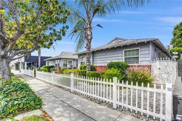 14821 Burbank photo 5