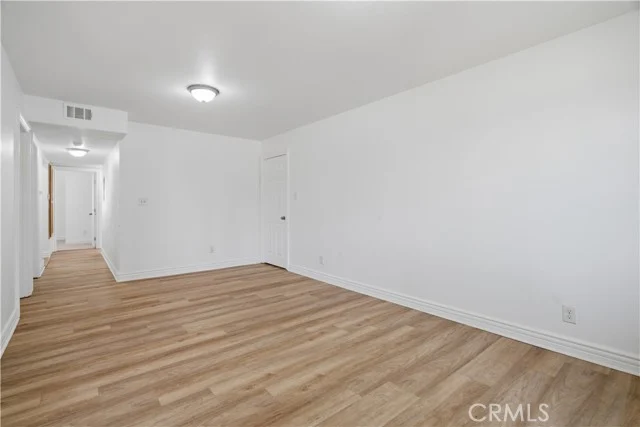 1353 W 60th photo 2