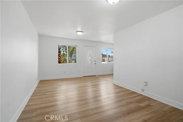 1353 W 60th photo 4