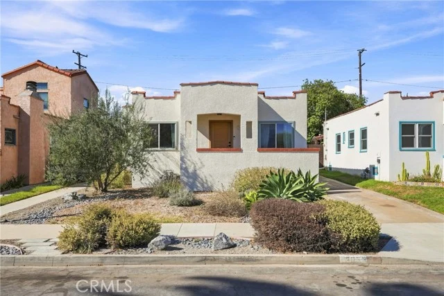 3855 E Wilton photo 2