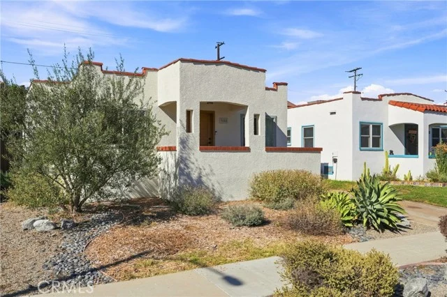 3855 E Wilton photo 3