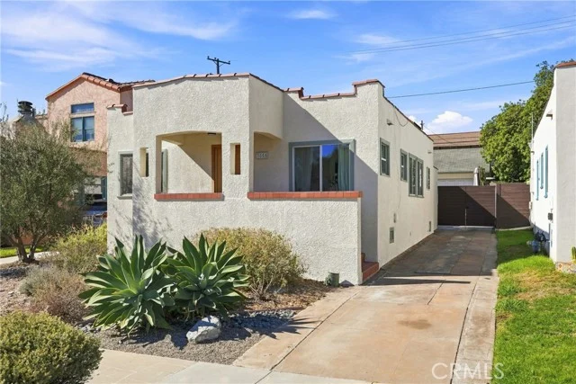 3855 E Wilton photo 4