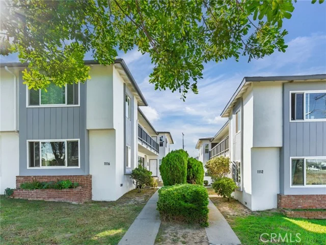 1116 E Imperial Avenue photo 3
