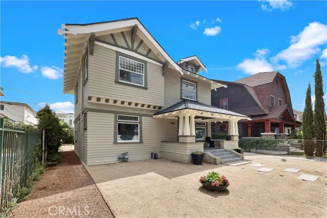 1800 Oxford Avenue photo 2