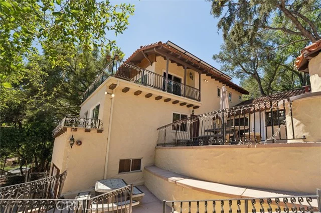 736 Crater Oak Drive photo 4