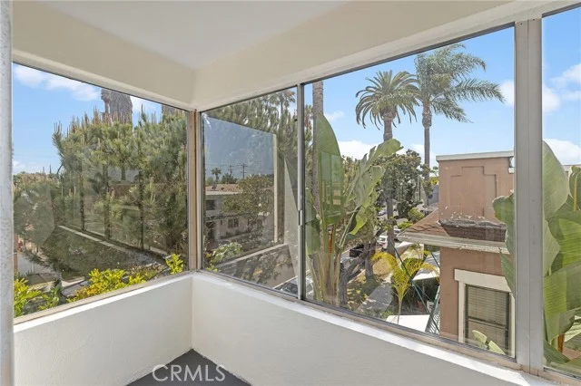 1187 E 3rd #202, Long Beach
