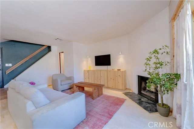 8516 Cadillac Avenue #8 photo 2