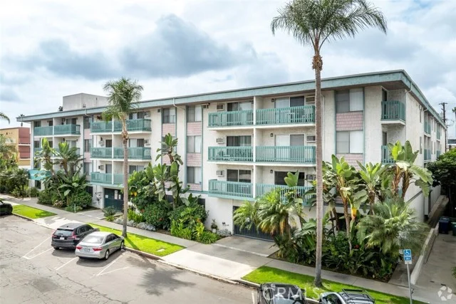3415 Linden photo 2