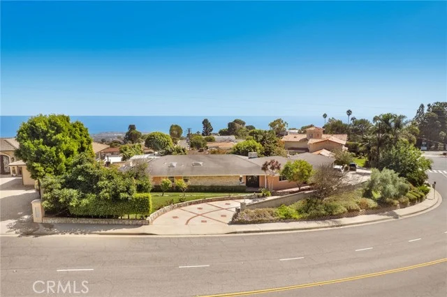 2929 Crest Drive photo 2
