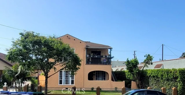 1310 E Hellman photo 1