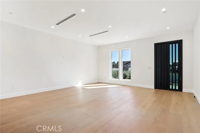 14931 Vose Street photo 5