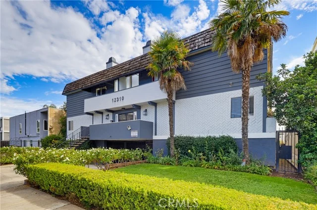 12310 Burbank #13 photo 2