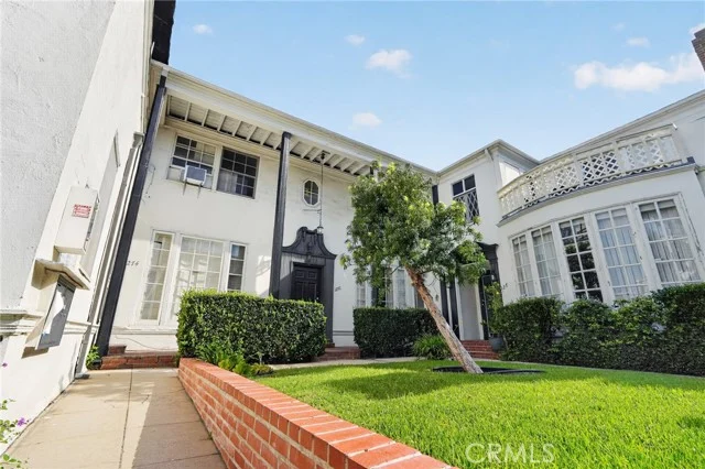 1274 S Beverly Glen photo 3