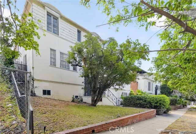 1274 S Beverly Glen photo 4