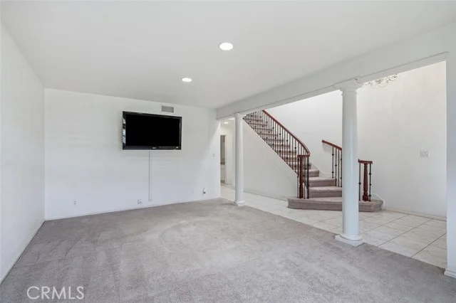 21815 Martin photo 3
