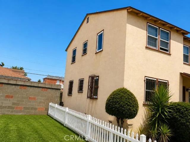10200 S Wilton Place S photo 2