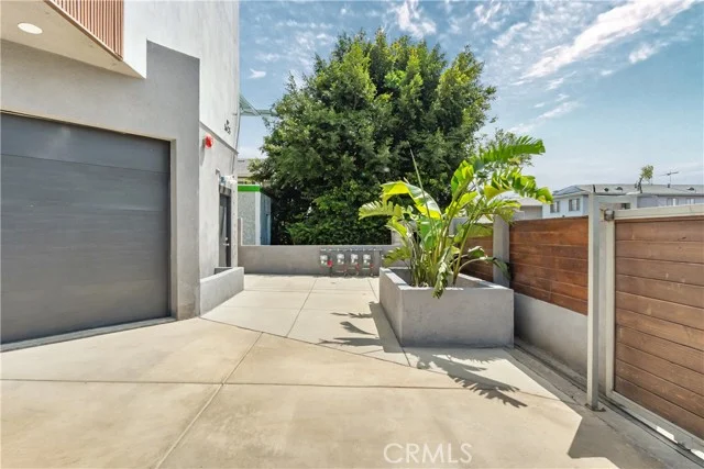 1625 W 227th photo 5