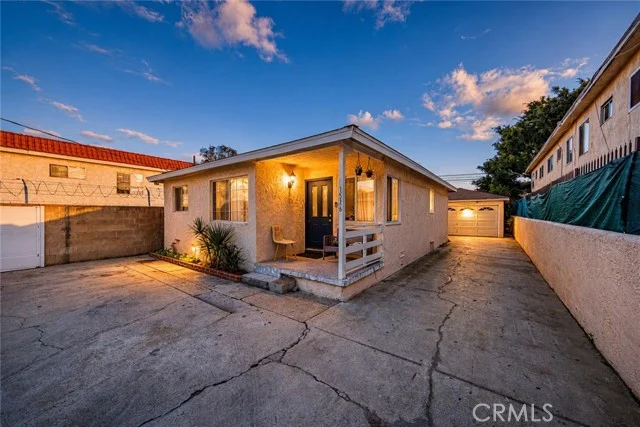 1516 W 226th photo 2