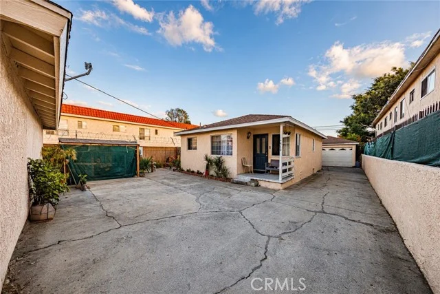 1516 W 226th photo 4