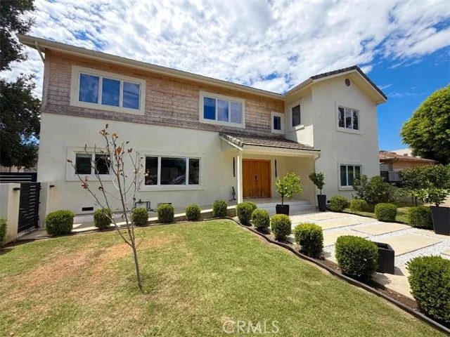 5439 Gentry photo 2