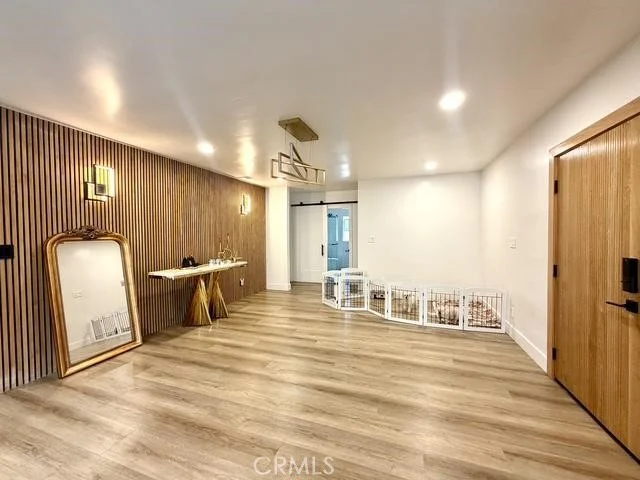5439 Gentry photo 5
