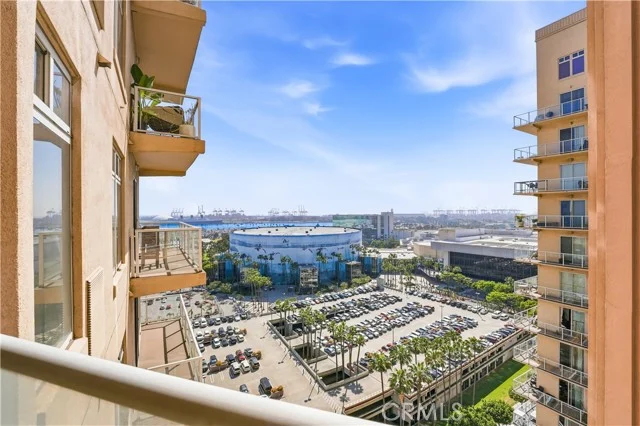 488 E Ocean #1518 photo 2